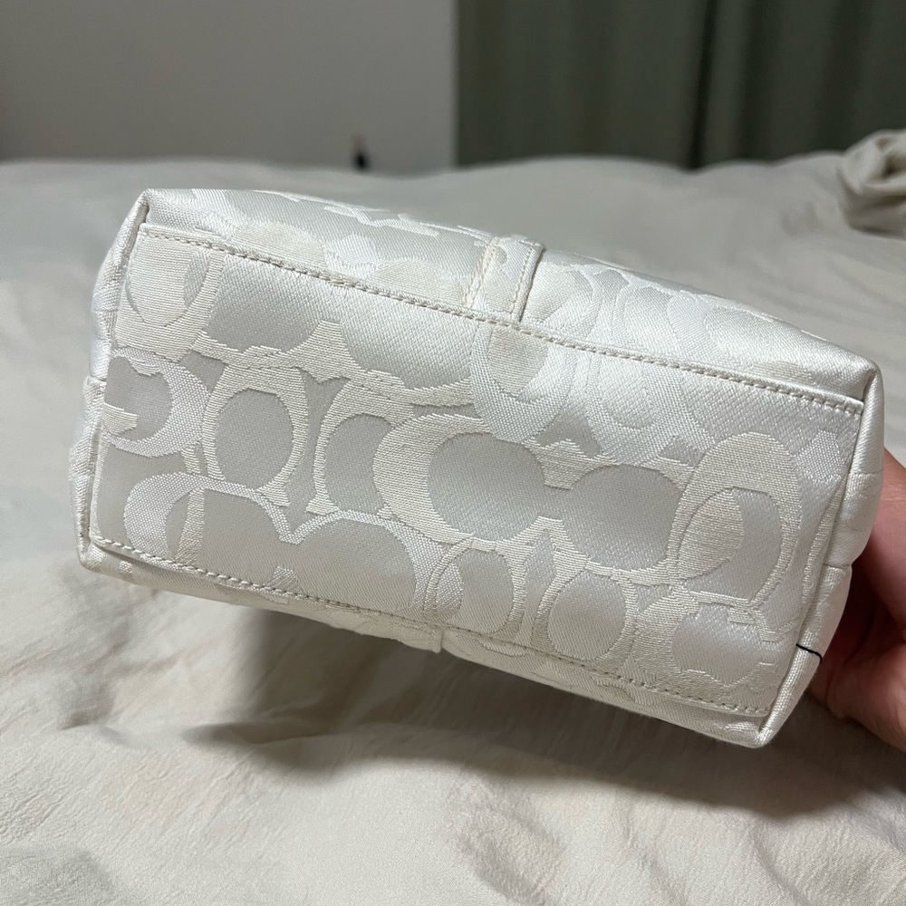 mini coach signature bumblebee demi pouch bag🐝✨ - Picture 6 of 6